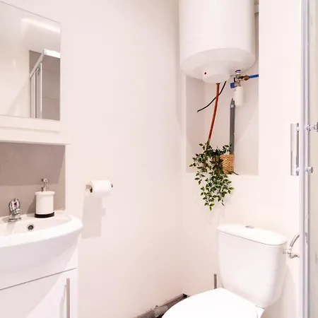 Grand-place : Functional And Quiet !
